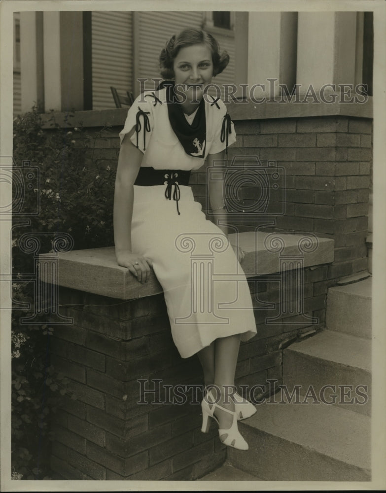 Load image into Gallery viewer, 1935 Press Photo Carol Mayer, now Mrs. Robert H. Jacobs - mja14455
