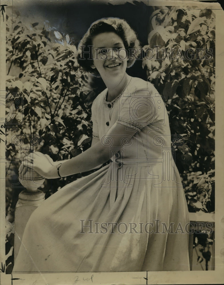 1938 Press Photo Sally Jones newest member of the Service Club - mja14506- Historic Images