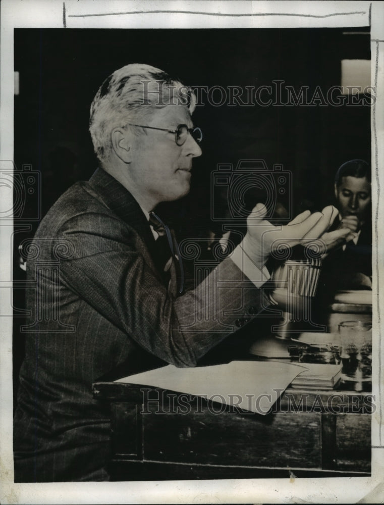 Load image into Gallery viewer, 1941 Press Photo Fmr Gov Philip La Follette of Wisconsin testifies before senate
