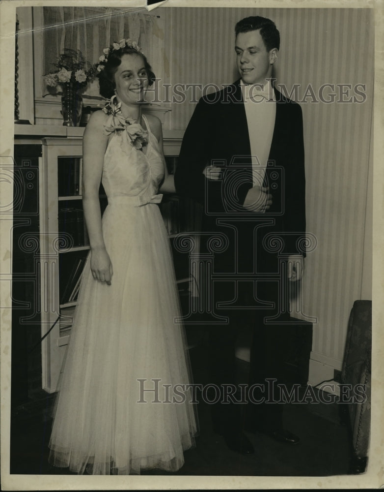 1937 Press Photo Mr. and Mrs. Fred Kasten Jr. - mja14634- Historic Images
