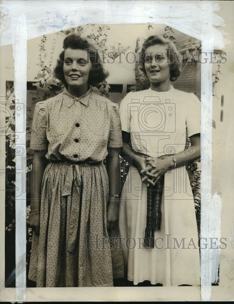 Load image into Gallery viewer, 1939 Press Photo Miss Eunice Edwards and Miss Alathena Smith - mja14636
