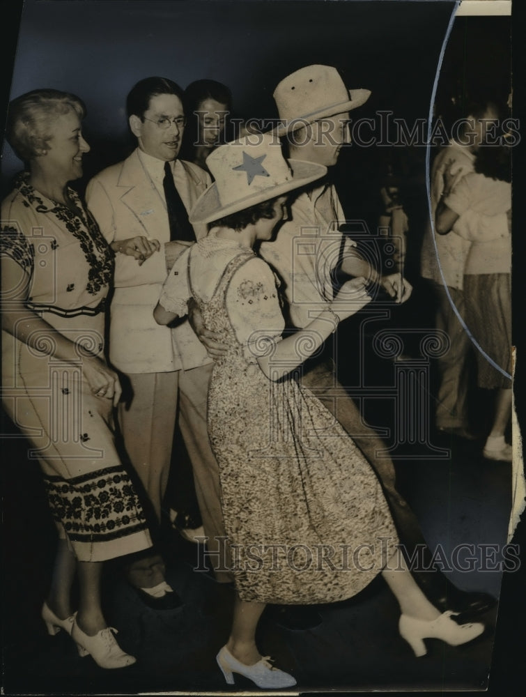 1938 Press Photo Mrs Carl Beotticher, Charles Krause Jr, Peggy Kootz - Historic Images