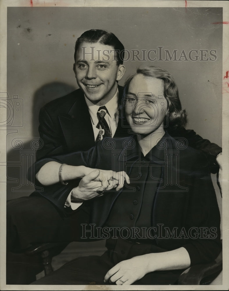 1951 Press Photo Miss Wisconsin Gloria Lange &amp; Dr John Henry Hoffman- engaged - Historic Images