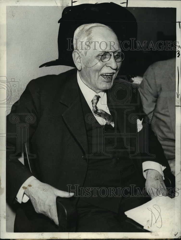 1937 Press Photo Samuel Insull, erstwhile utilities magnate, in deposition- Historic Images