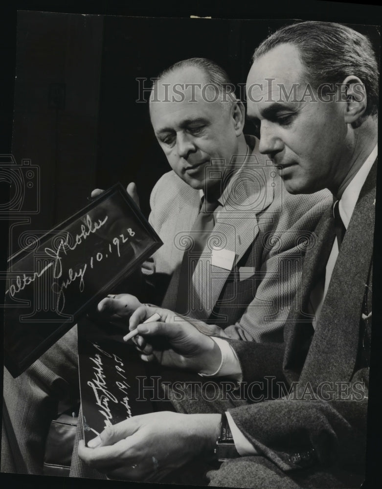 1951 Press Photo Gov Walter Kohler Jr at the Milwaukee Press Club- Historic Images