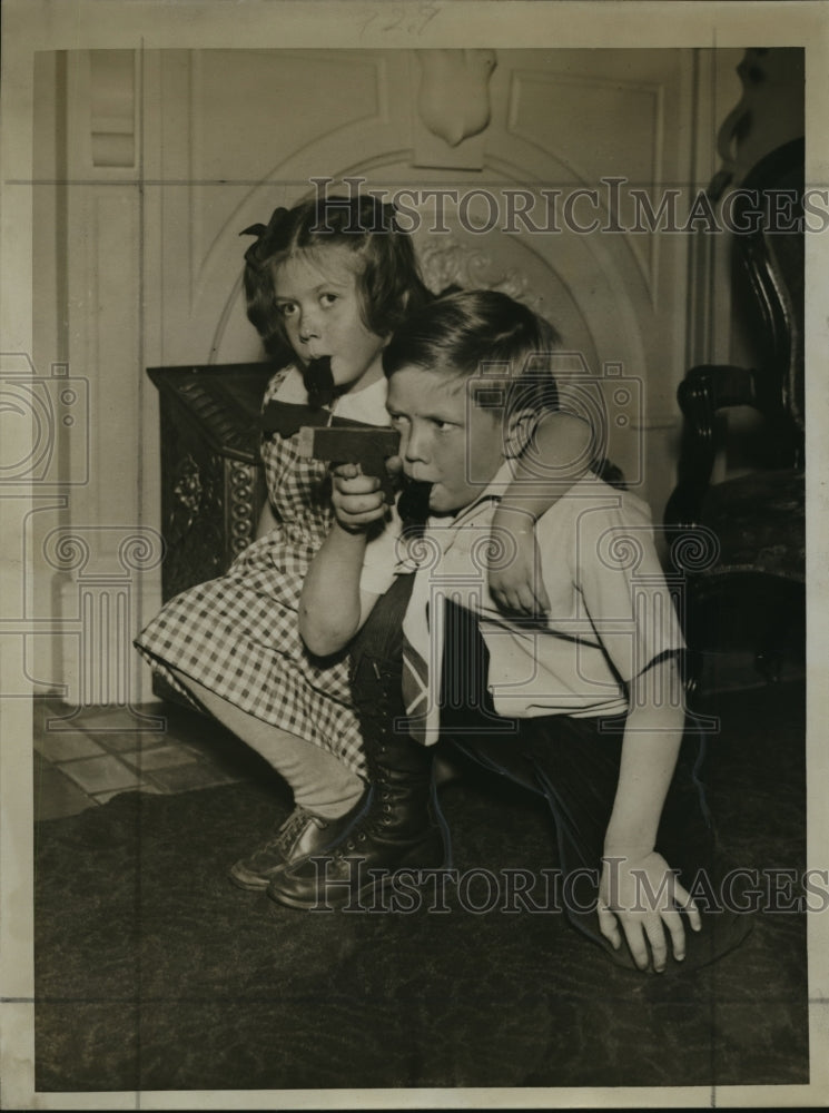 1935 Press Photo Robert M. La Follette III and Judith Marion La Follette - Historic Images