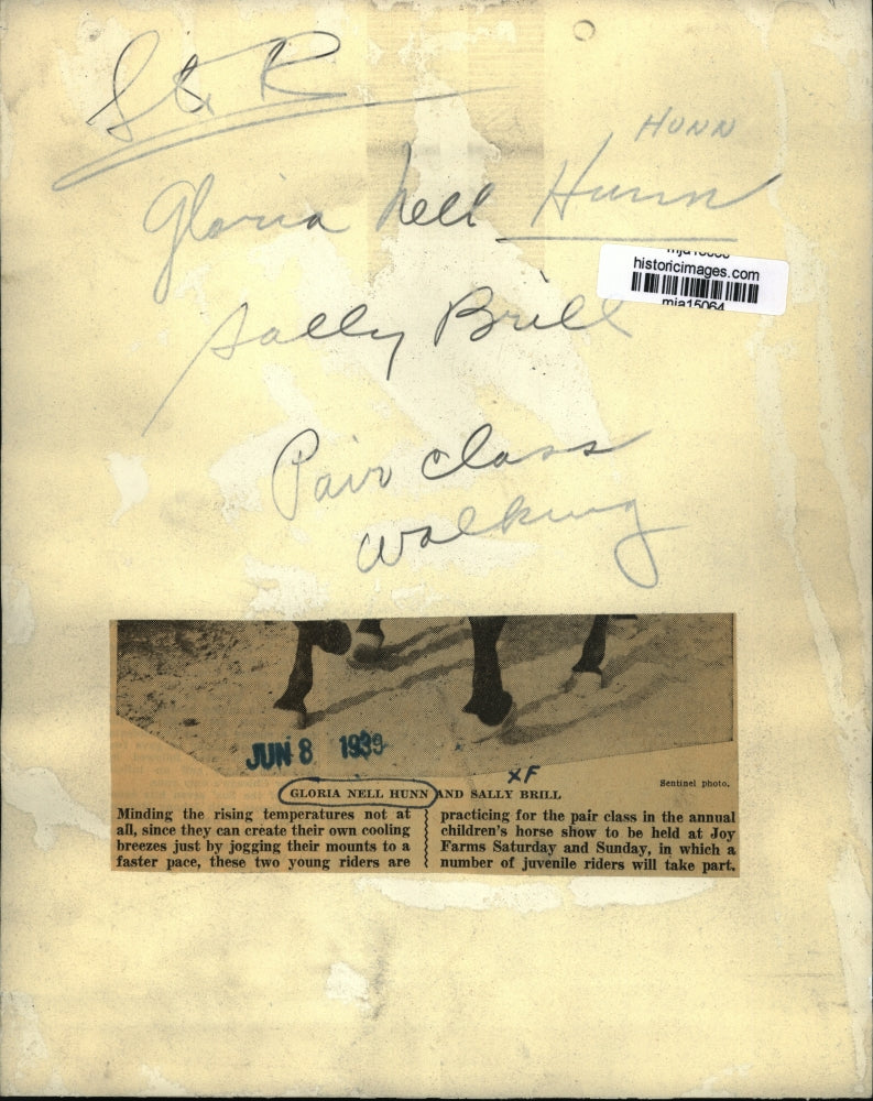 1939 Press Photo Gloria Nell Hunn and Sally Brill riding on a horse - mja15064