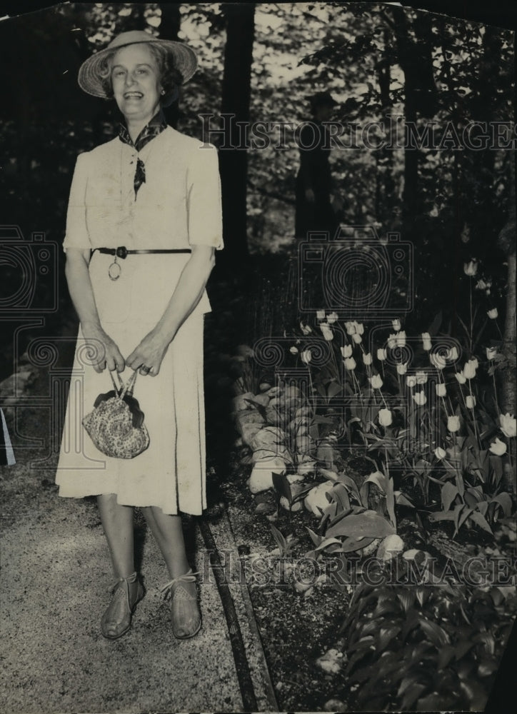 1939 Press Photo Miss Madge Houghton - mja15066