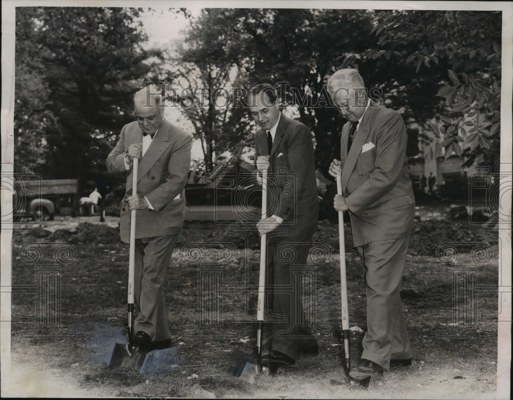 1954 Press Photo Gov. Kohler &amp; others during University of Wisconsin ceremony- Historic Images