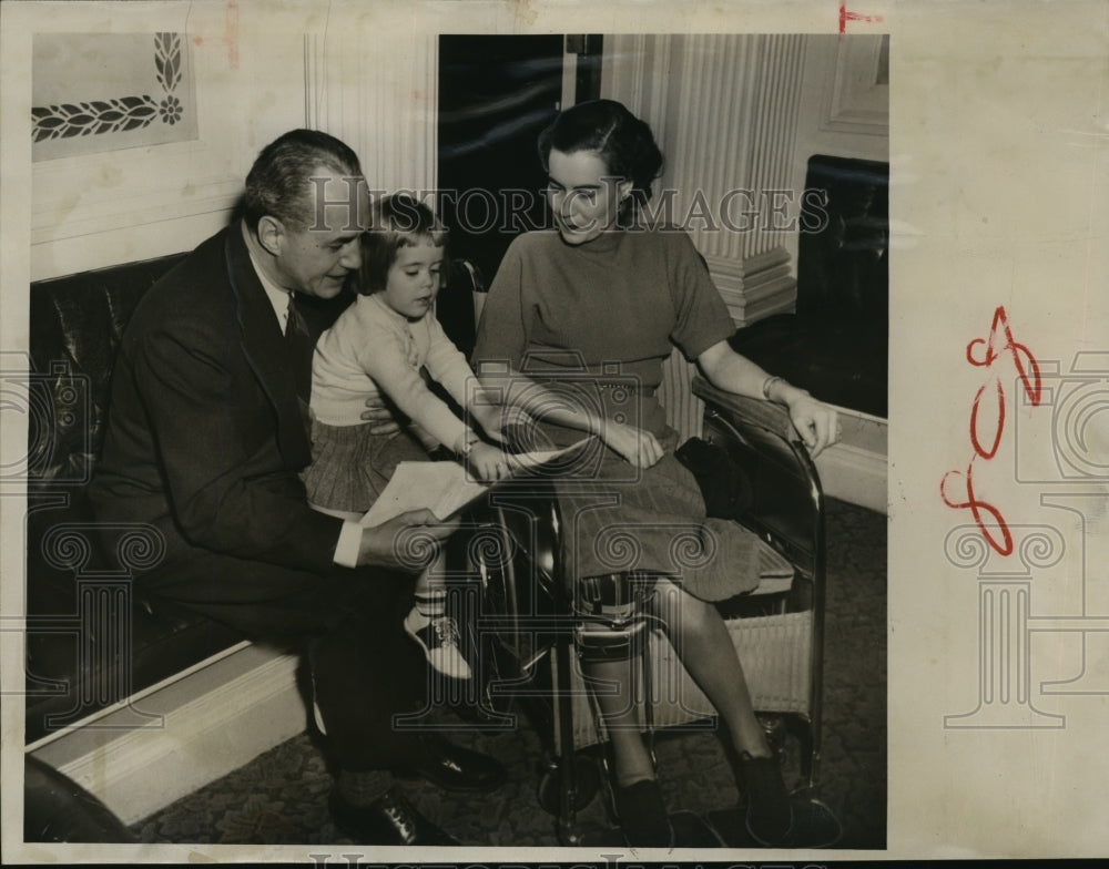 1953 Press Photo Mrs Marvin Foster &amp; her daughter Deborah with Gov Kohler- Historic Images