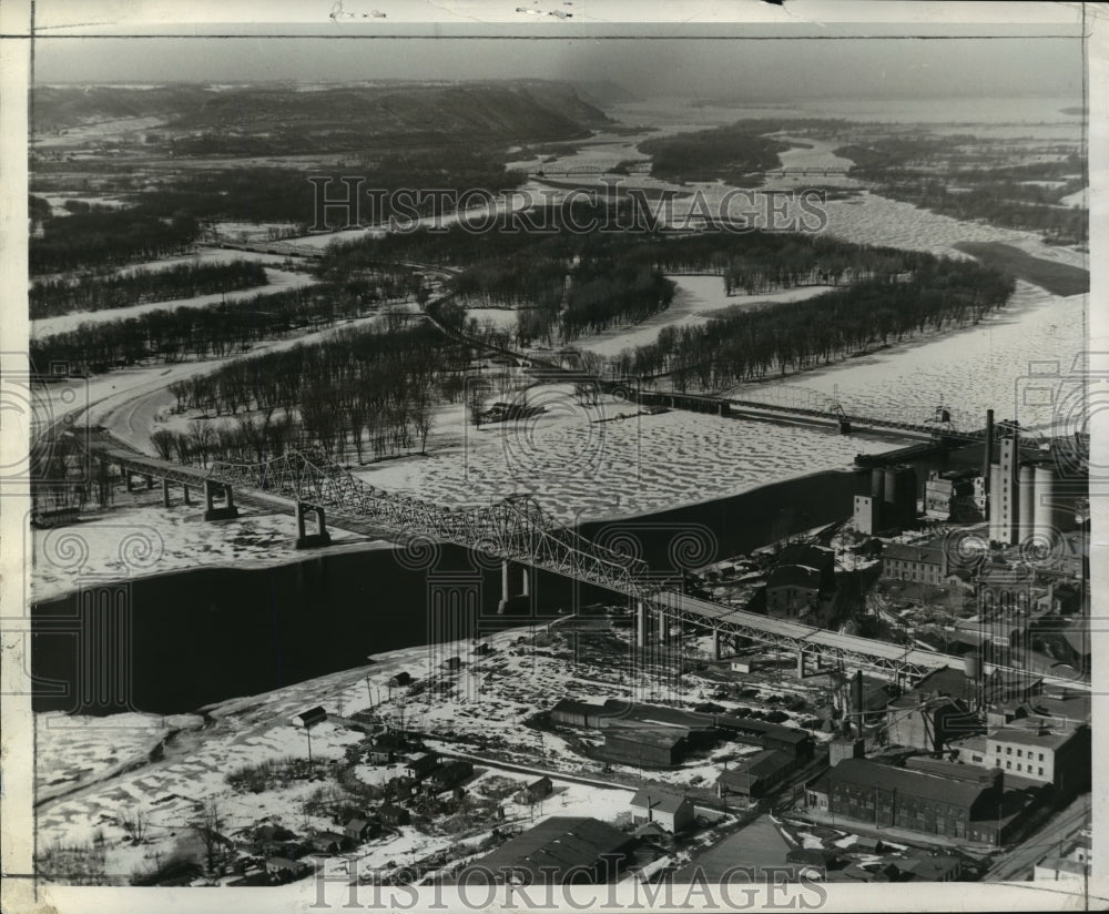 1969 Press Photo New interstate bridge across the Mississippi river at La Crosse- Historic Images