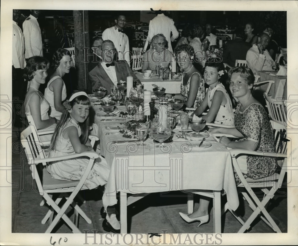 1951 Press Photo A family in a gathering - mja15405