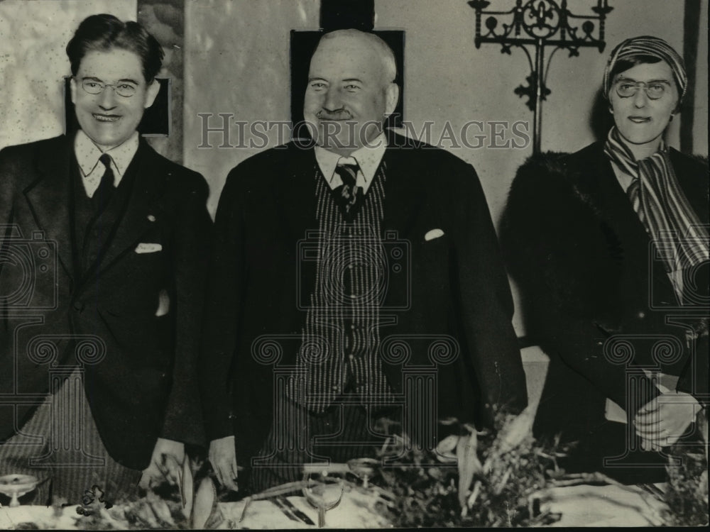 1936 Press Photo Phil La Follette, Viscount Burnham and Mrs. La Follette - Historic Images