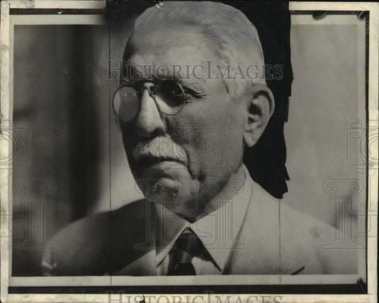 1933 Press Photo Samuel Insull in Greece with a snapshot camera by W. Parker- Historic Images