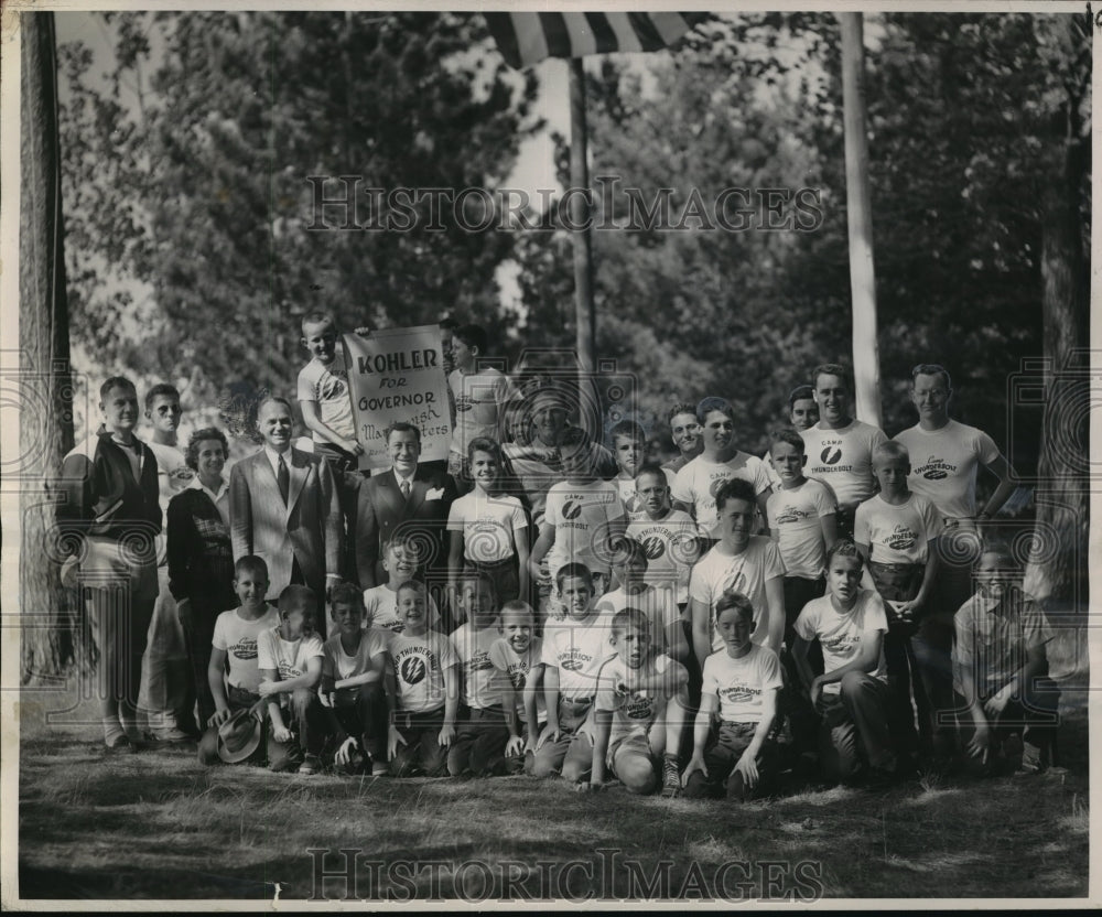 1950 Press Photo Walter Kohler &amp; youngsters at Camp Thuderbolt, Lake Rest- Historic Images