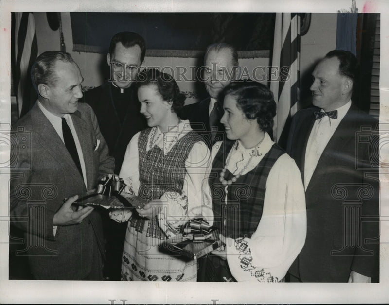 Load image into Gallery viewer, 1955 Press Photo Members of a delegation with Gov. Kohler - mja15658

