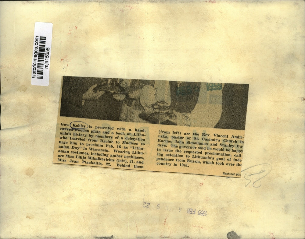 1955 Press Photo Members of a delegation with Gov. Kohler - mja15658