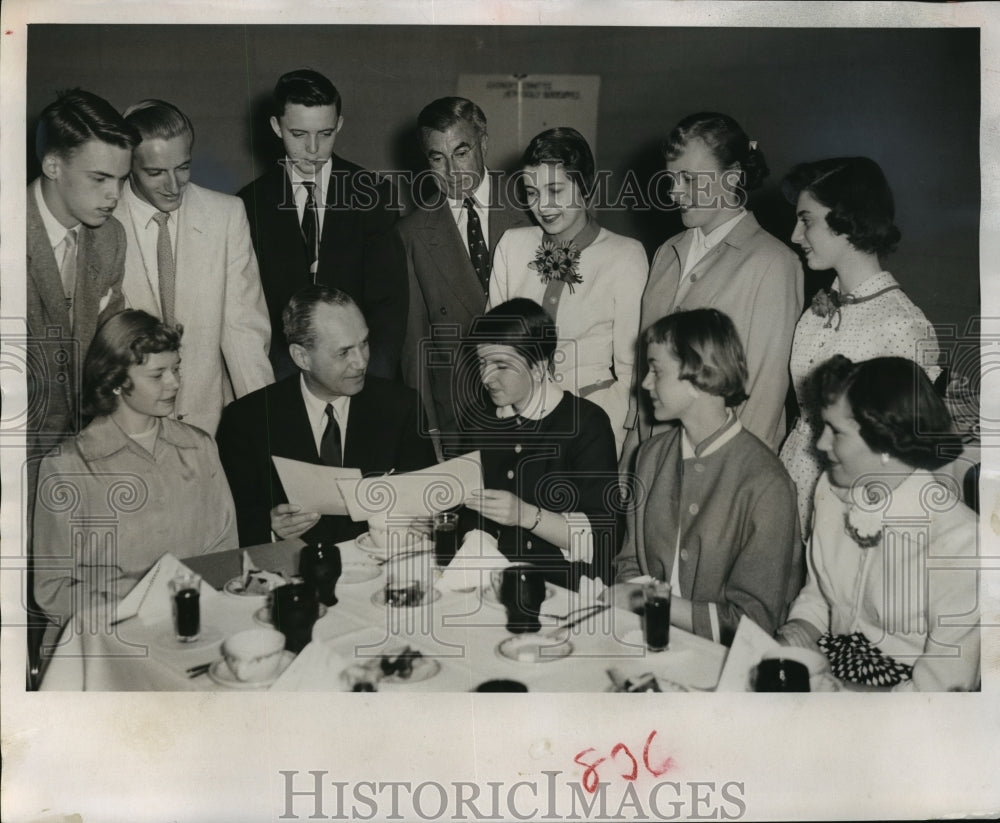 1955 Press Photo Gov. Kohler with winners in 1955 contest for essays     - Historic Images