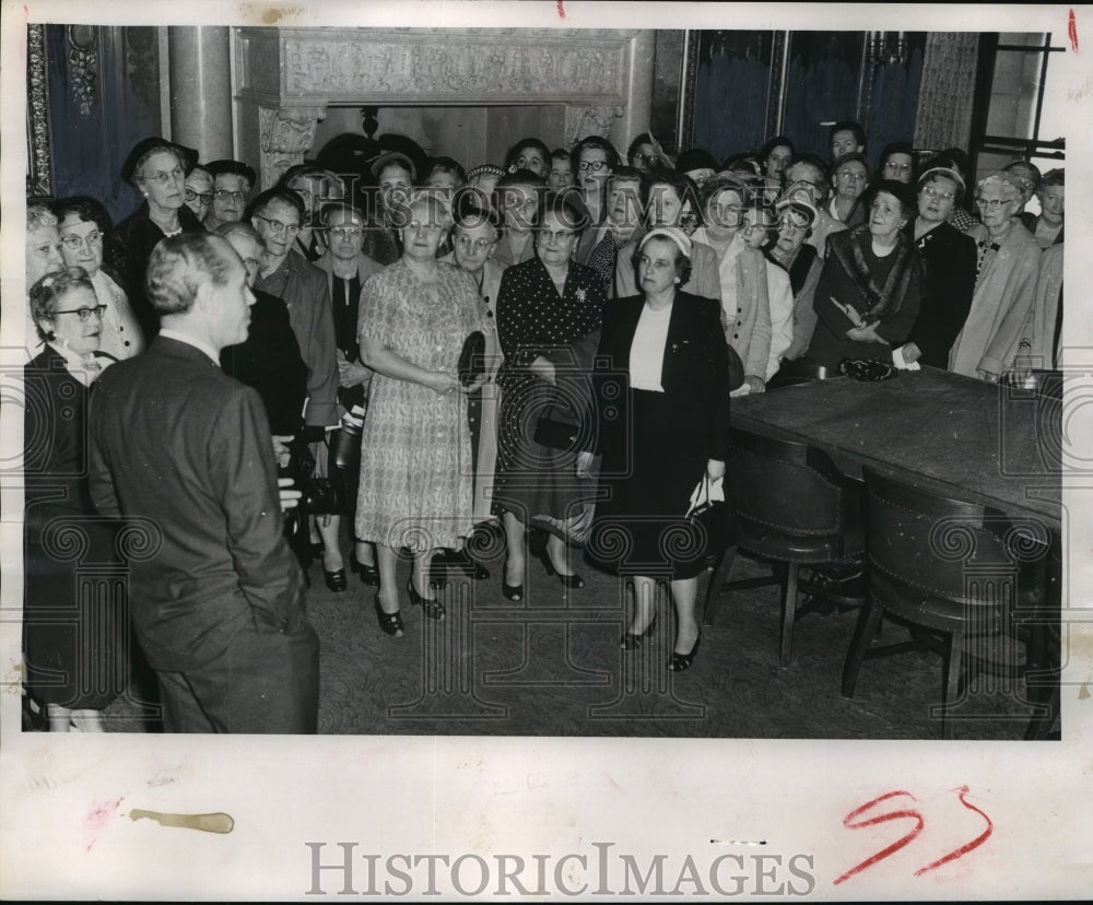 1955 Press Photo Gov. Walter Kohler and members of the Republican Women&#39;s Org.- Historic Images