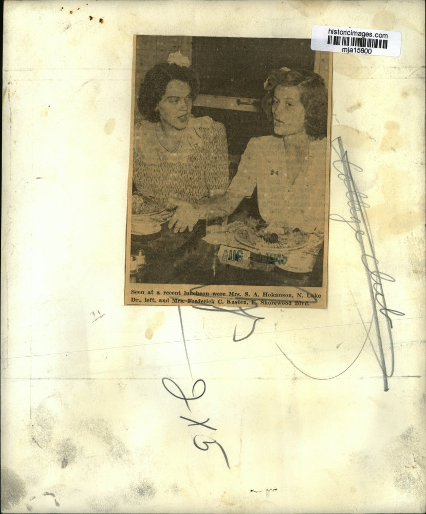 1945 Press Photo Mrs. S.A. Hokanson and Mrs. Frederick C. Kasten - mja15800