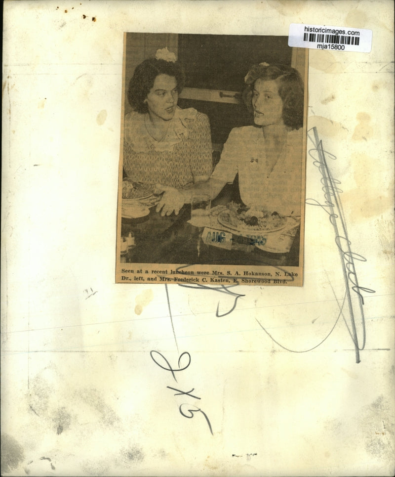 Load image into Gallery viewer, 1945 Press Photo Mrs. S.A. Hokanson and Mrs. Frederick C. Kasten - mja15800

