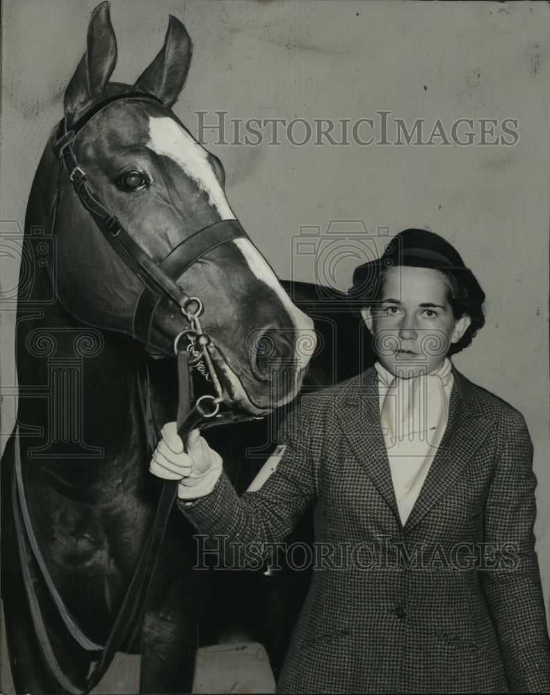 1937 Press Photo AH Tidball&#39;s Bay Flash ridden by Jeanette Berssenbrugge- Historic Images