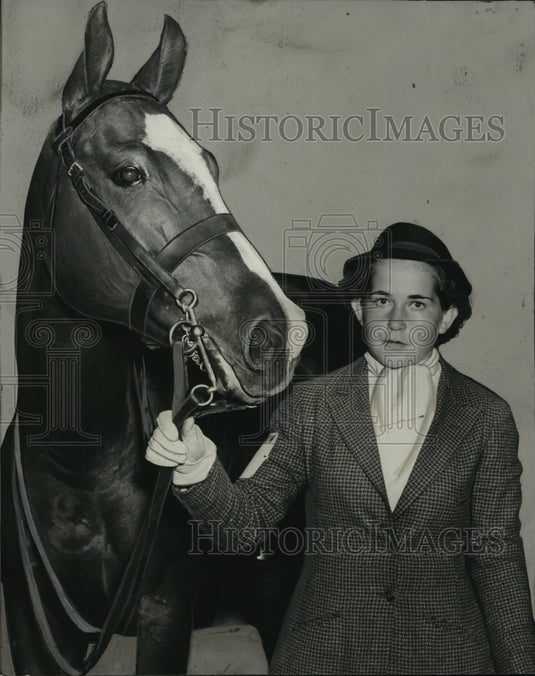 1937 Press Photo AH Tidball's Bay Flash ridden by Jeanette Berssenbrugge- Historic Images