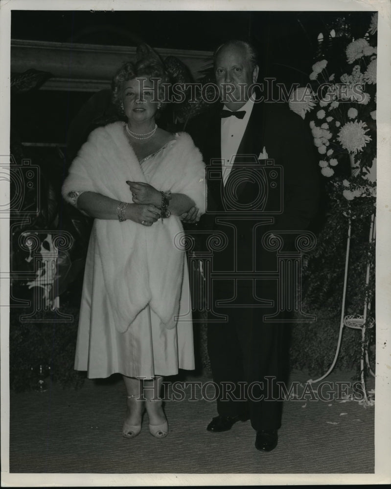 1954 Press Photo Mr. &amp; Mrs. F Donald Bird of Winnetka, Ill., former Milwaukeeans- Historic Images