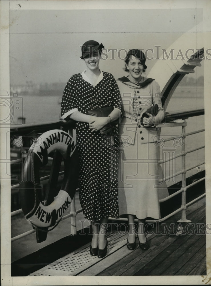 1934 Press Photo Irene &amp; Helen Beck docked in NY harbor after a year of study- Historic Images