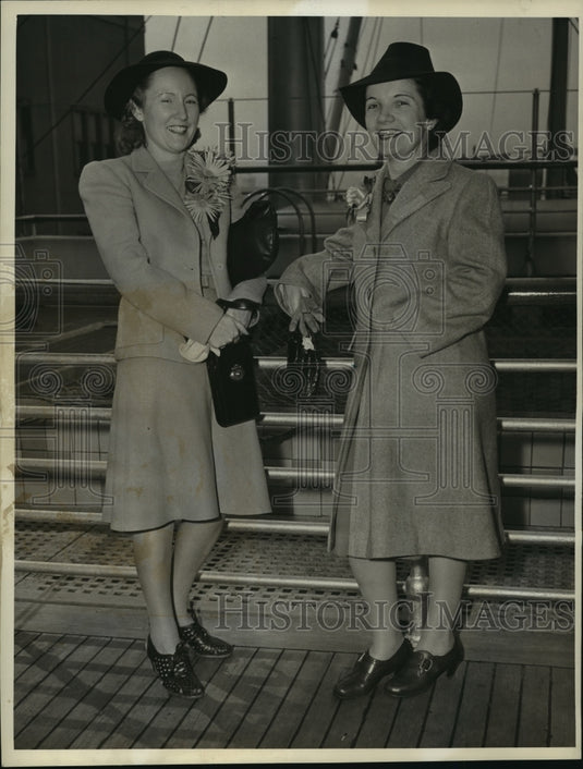 1941 Press Photo Mrs. James E. Keller with Miss Ruth Davis - Historic Images