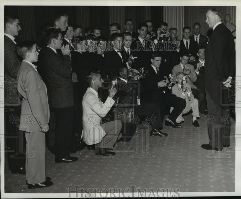 Load image into Gallery viewer, 1960 Press Photo Junior Diplomats received by the Lord Mayor of London
