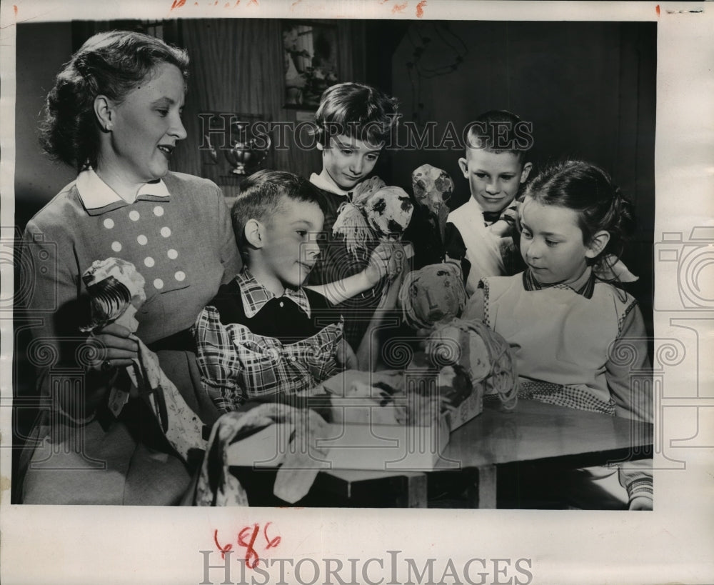 1953 Press Photo Mrs Charles E Kohl, Junior League volunteer teachers- Historic Images