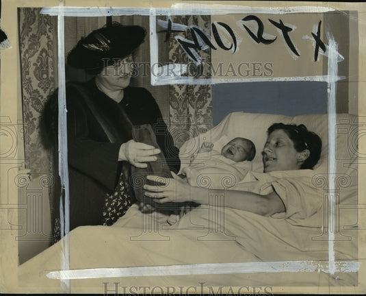 1938 Press Photo Catherine Wittman 2,000th baby born at St Anthony's Hospital- Historic Images