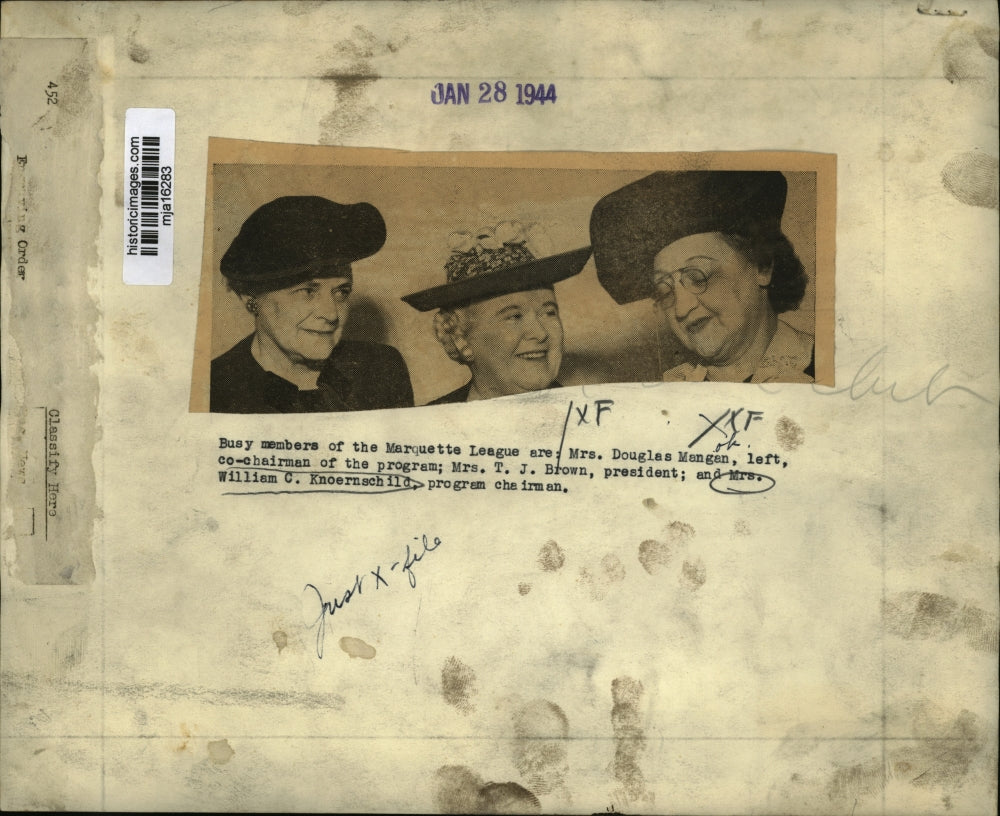 1944 Press Photo Mrs. William Knoernschild & other Marquette League members