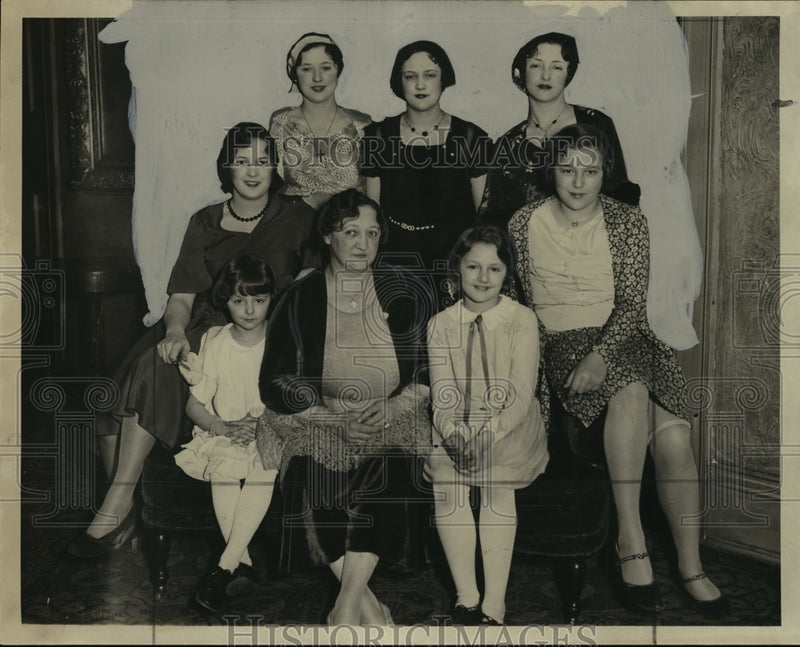 Load image into Gallery viewer, 1931 Press Photo Mrs. WC Knoernschild &amp; daughters at Mothers &amp; Daughters banquet
