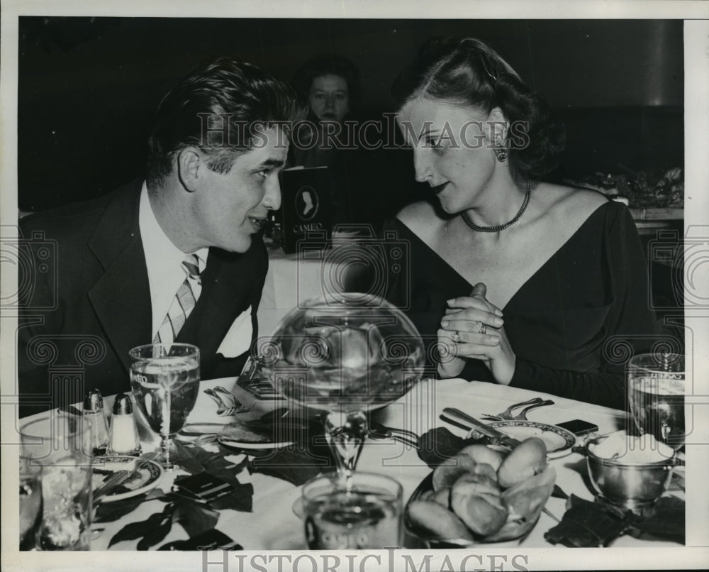 1938 Press Photo Mr. and Mrs. James Feld at Camed House- Historic Images