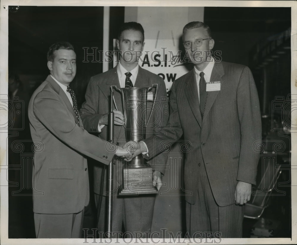 1952 Press Photo Phillip Brumder, Pres of Blackhawk, Wes Kiley & John A MCGuire- Historic Images