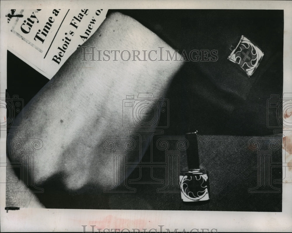 1958 Press Photo Beloit Flag on cuff links - mja16381- Historic Images