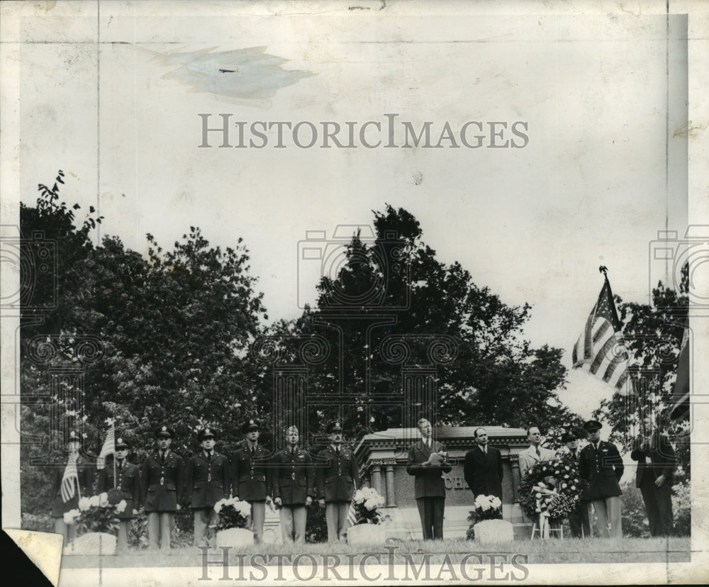 1941 Press Photo Grave of Brig Gen William Mitchell in Forest Home cemetery- Historic Images