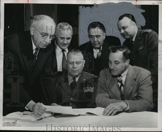 1953 Press Photo Maj. Gen. Harry Johnson met newly-organized Air Force League- Historic Images