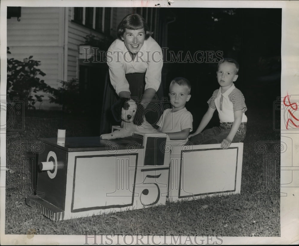 1956 Press Photo Mrs. Robert Manegold, Barry Merkel, Lee Merkel with their dog - Historic Images