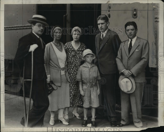 1931 Press Photo Member of family accompanied body of Mrs. Belle Case LaFollette- Historic Images