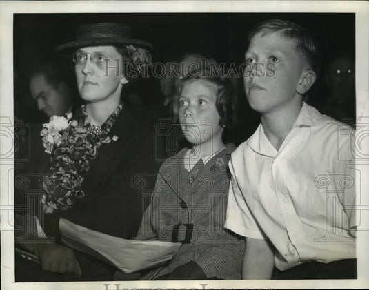 1938 Press Photo Mrs. Philip F. La Follette with her two children - mja16469
