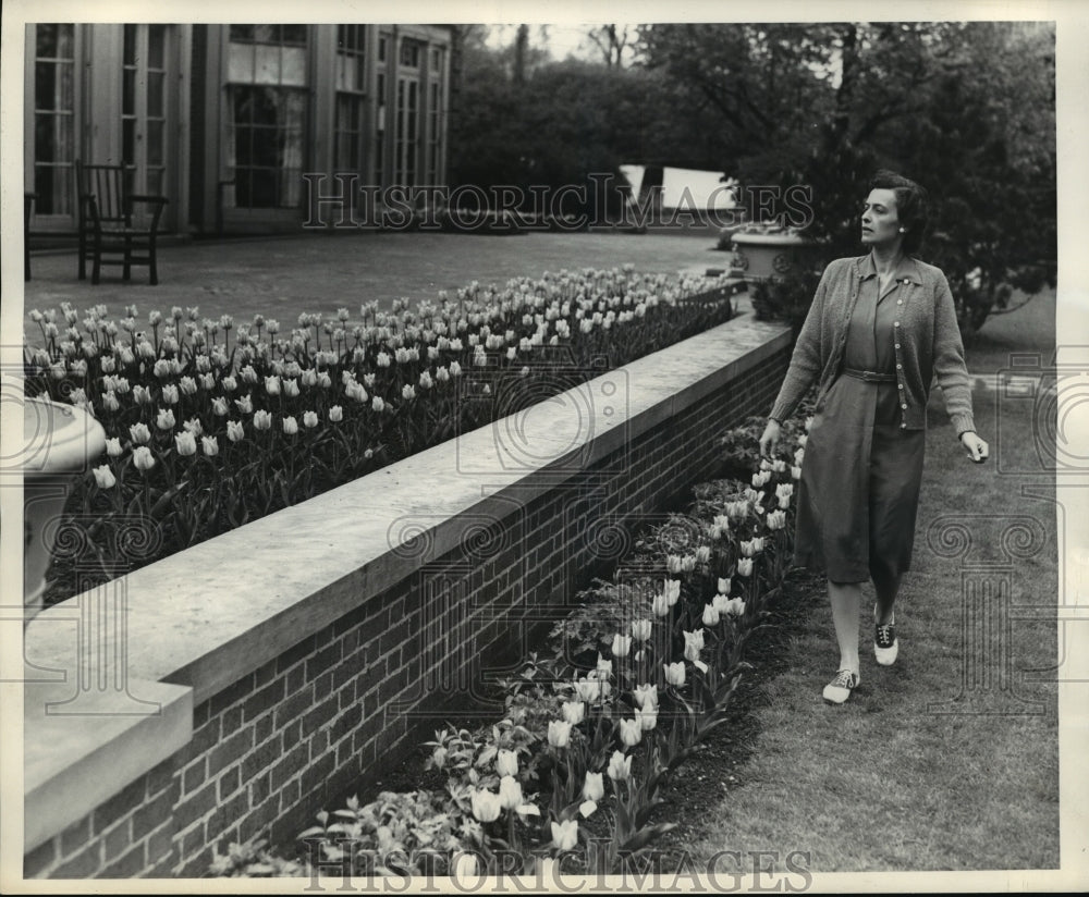 1941 Press Photo Mrs. Philip Cristal - mja16492- Historic Images