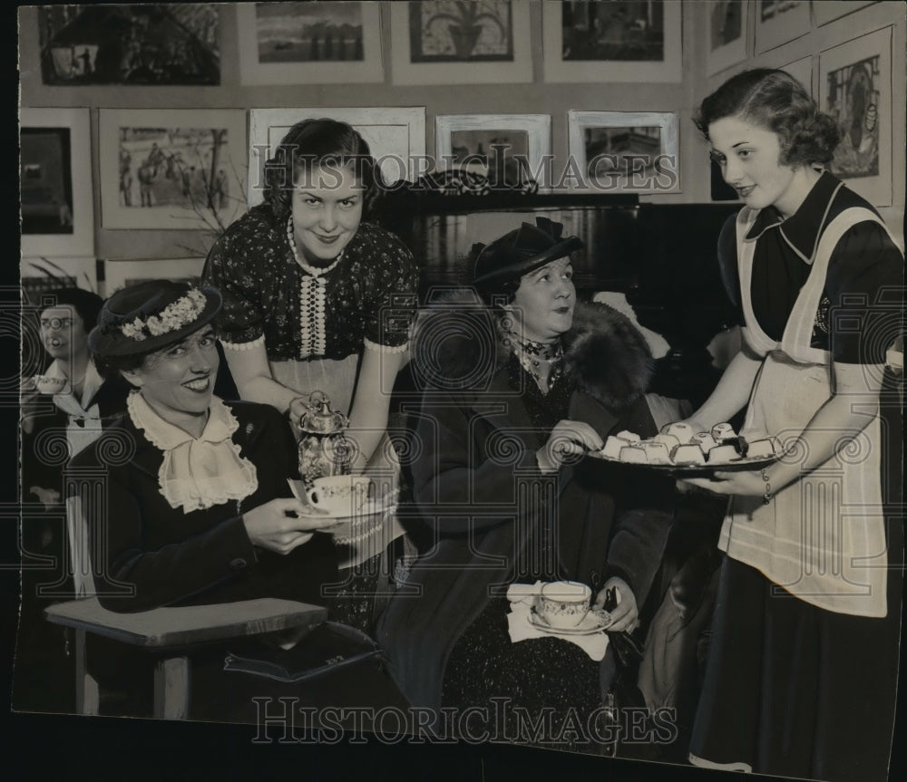 1937 Press Photo Mrs. Franklyn A. Rohn, Helen Rohn, Mrs. F.J. Bergenthal........- Historic Images