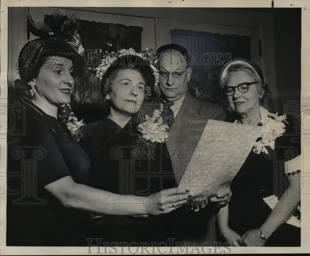 1950 Press Photo Mrs. Morey W. Kasch, Mrs. Harold Baum, Dr. George E. Vandxx....- Historic Images