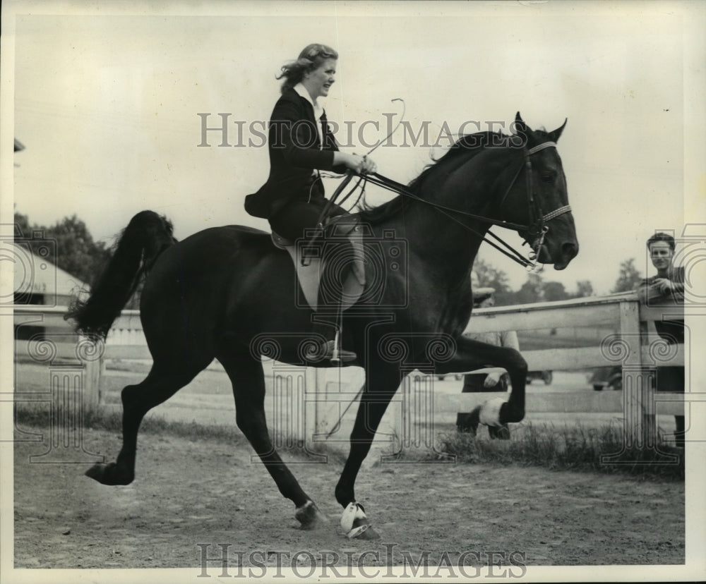 1941 Press Photo Anne Bennett of Wauwatosa - mja16583- Historic Images