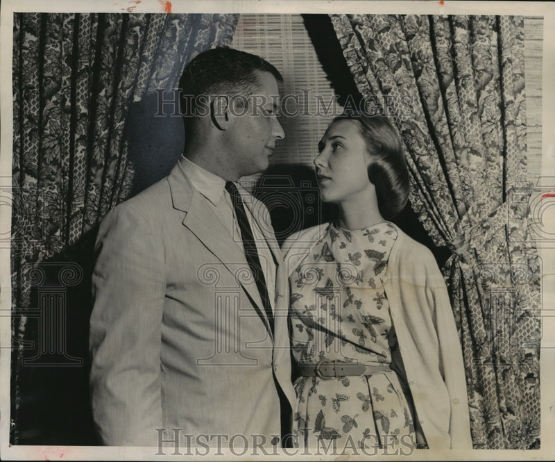 Load image into Gallery viewer, 1957 Press Photo Leland Cummings Jr. and Miss Mary Lucille Werner - mja16604
