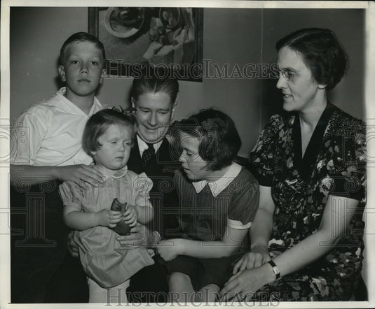 1938 Press Photo Gov & Mrs Phillip LaFollette w/ children Robert III, Isabel