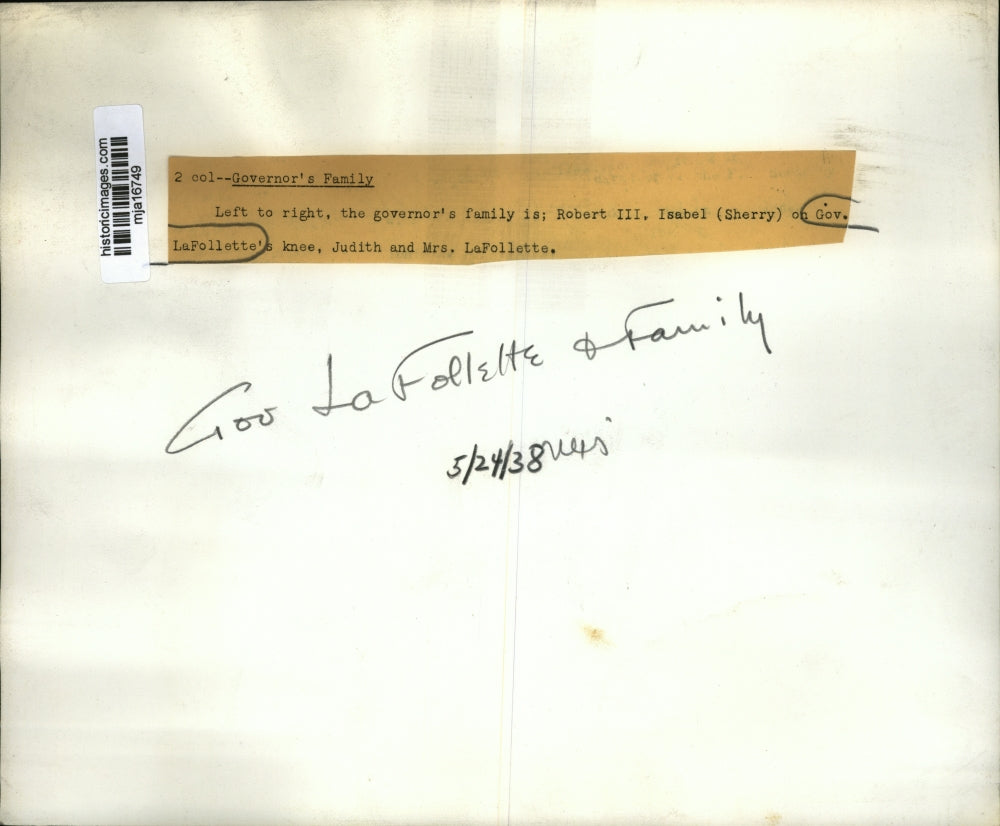 1938 Press Photo Gov & Mrs Phillip LaFollette w/ children Robert III, Isabel